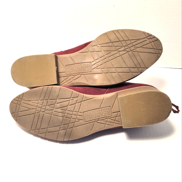 KENNETH COLE REACTION Side Skip Wine Ankle Boots - Picture 4 of 7